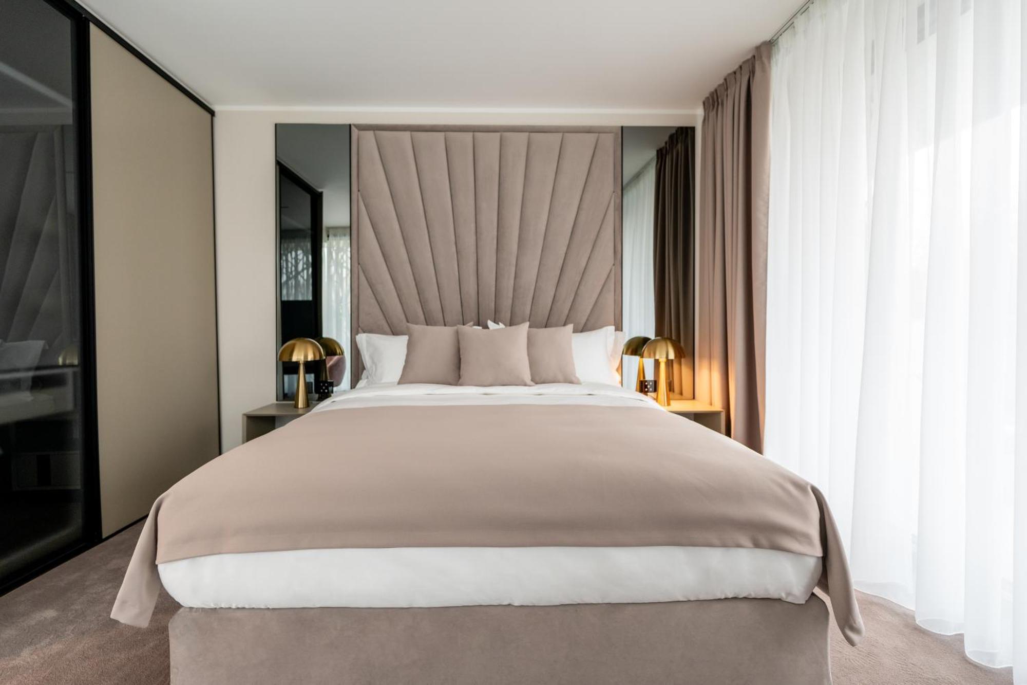 New Belgrade Premium Hotel Exterior photo
